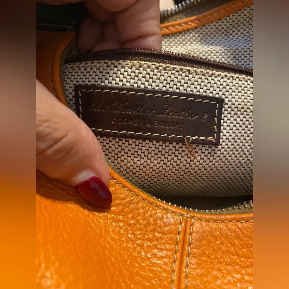 Dooney & Bourke -VINTAGE- Y2K - GUC - Orange and Brown Hobo Bag